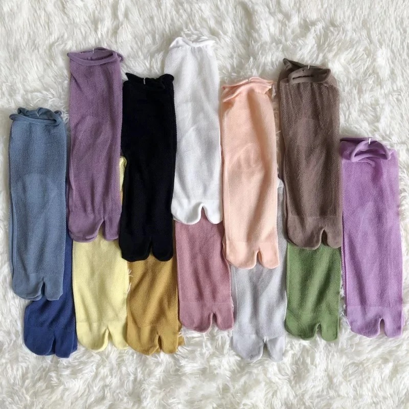 جوارب بيضاء مشقوقة الأصابع للن - مراجعة Toe Sock Split وسعره