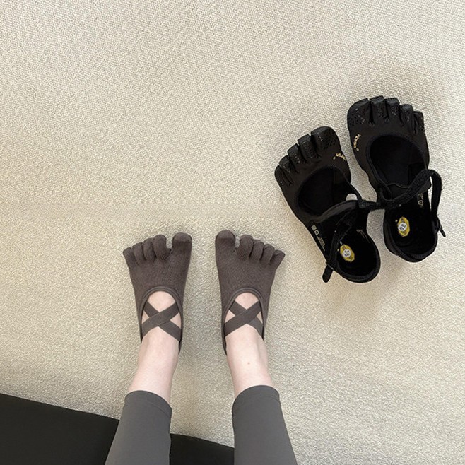جوارب يوغا نسائية بخمسة أصابع  - مراجعة Grip Sock Yoga وسعره